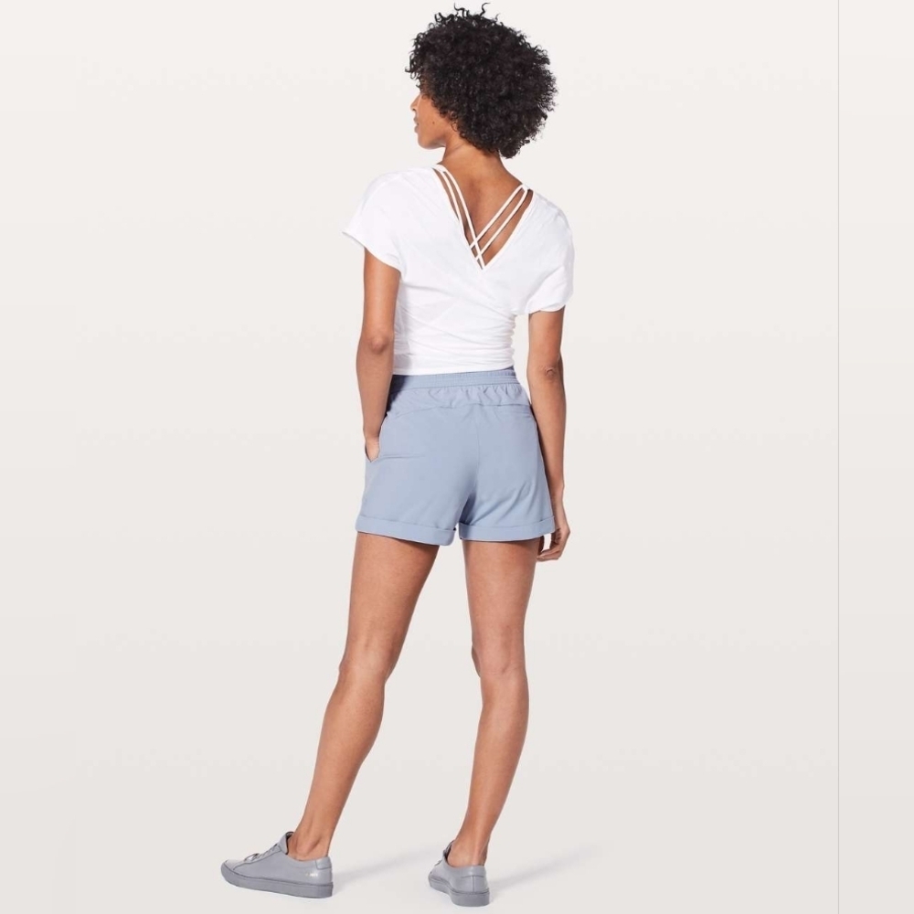 Lululemon Spring Break Away Short *4-way Stretch 3" size 8 in EUC - Picture 4 of 11